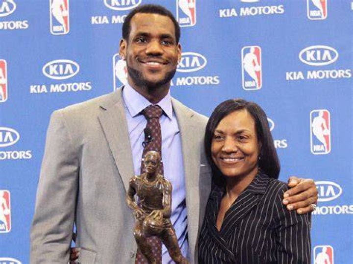 Lebrons mom lyrics
