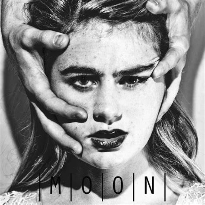 M|O|O|N Paris Lyrics